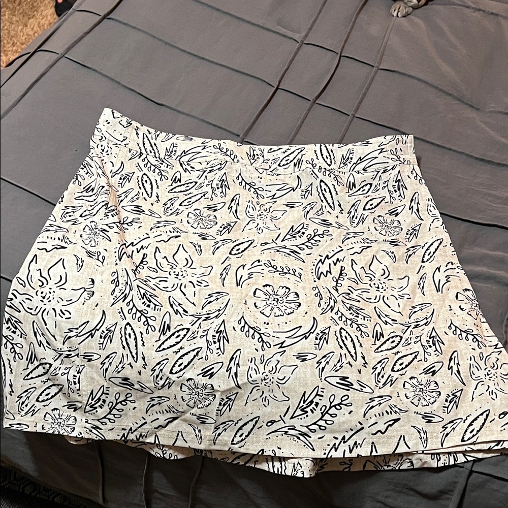 Ripskirt Hawaii Black, White, and Cream Floral Designed Mini Skirt